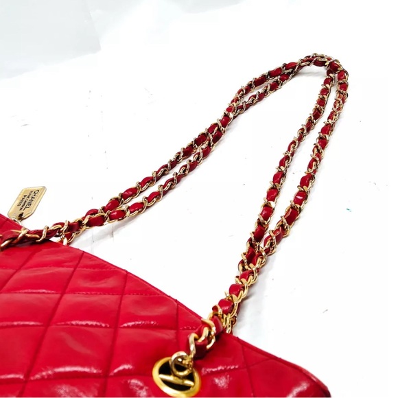 R697 Chanel Matelasse Shoulder Bag - Picture 2 of 3